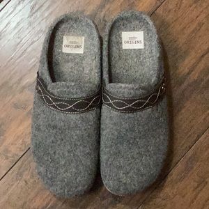 Women’s Earth Origins wool clogs